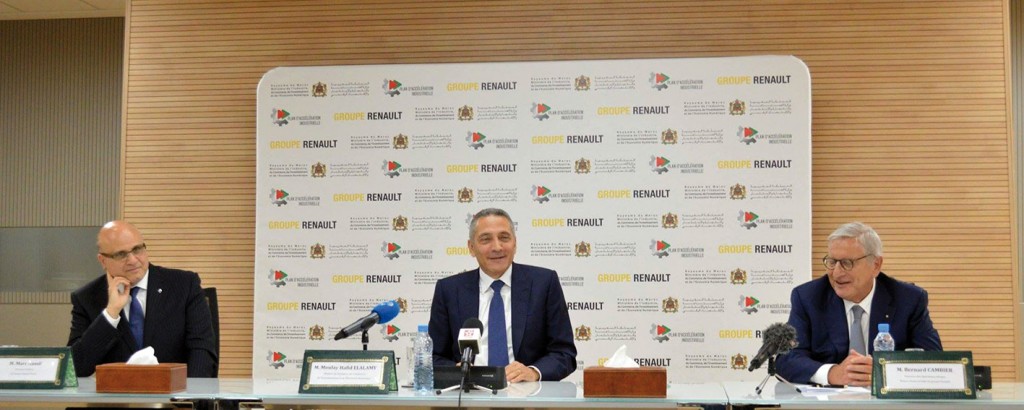 La conférence de presse le 8 avril réunissant M. Hafid Elalamy, ministre de l’Industrie, Marc Nassif, DG de Renault Maroc (à gauche) et Bernard Cambier, directeur des opérations de la région Afrique-Moyen-Orient-Inde (AMI) de Renault.