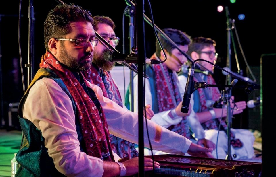 Chanteurs de qawwâlî sur scène